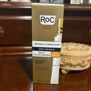 RoC Retinol Correxion Deep Wrinkle Daily Moisturizer - Gold and White